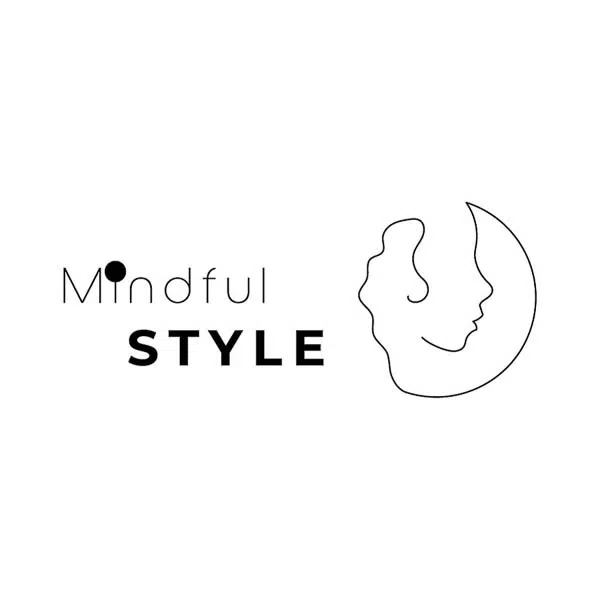 Fashion Logo. Illustrierte Frau mit einem Schriftzug.