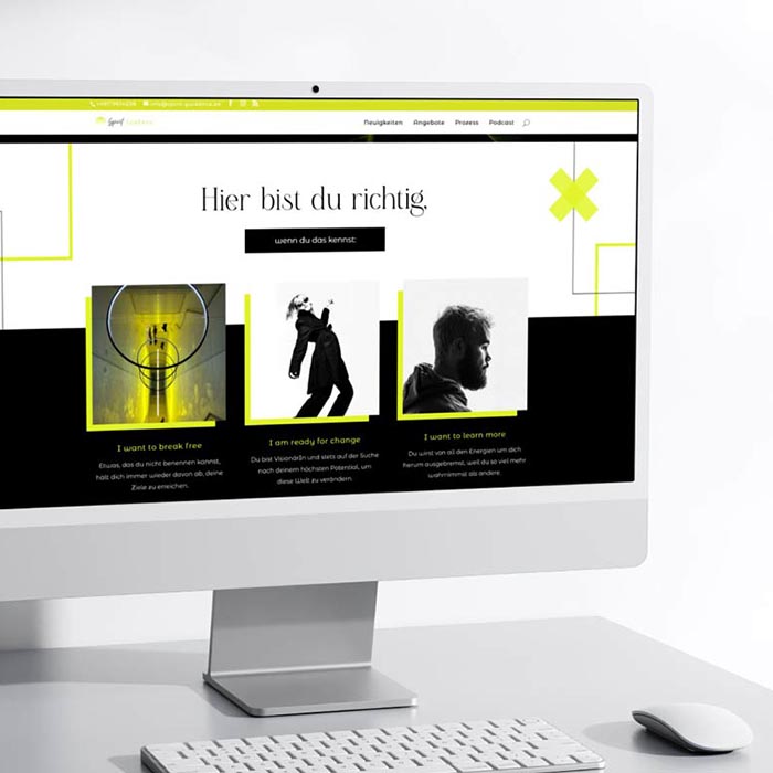 Webseite sehr auffällig durch neon-gelbe Akzente, Umrahmung von Bildern und einzelnen Elementen. Rest in schwarz und weiß gehalten. Desktop Version wird gezeigt