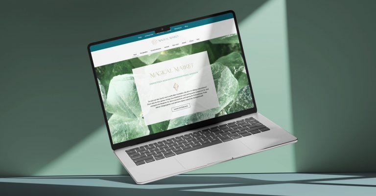 Laptop mit grüner Website Magical Market als Beispiel für einen hochwertigen Markenauftritt