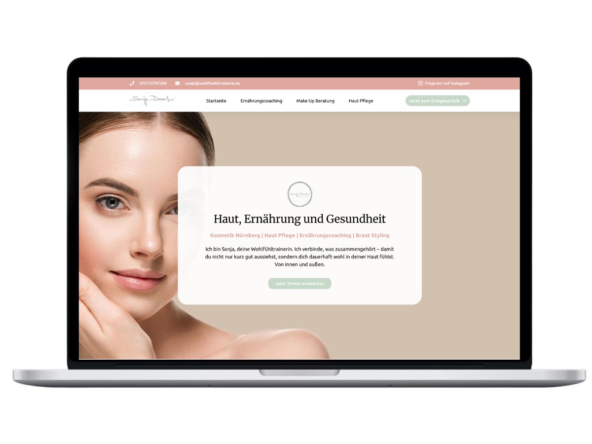 Webdesign für Gesundheitscoaches von Jana Köppe: Startseite-Mockup mit Hautbild und dem Motiv Haut, Ernährung und Gesundheit